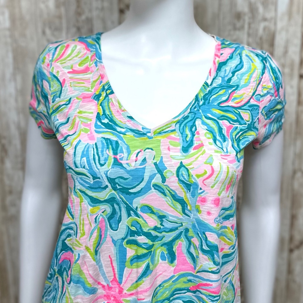 Lilly Pulitzer Etta V-Neck Tee [7008] - Picture 5 of 9